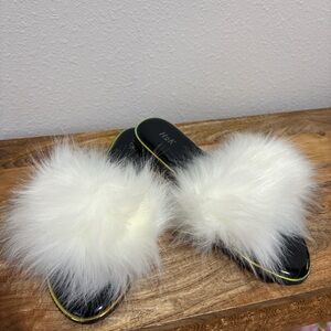 H2K Faux Fur Black and White Slides size 11
